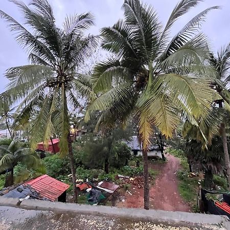 Hotel Saffron Baga Bagian luar foto