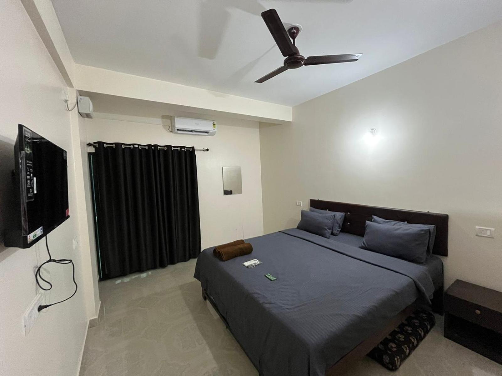 Hotel Saffron Baga Bagian luar foto