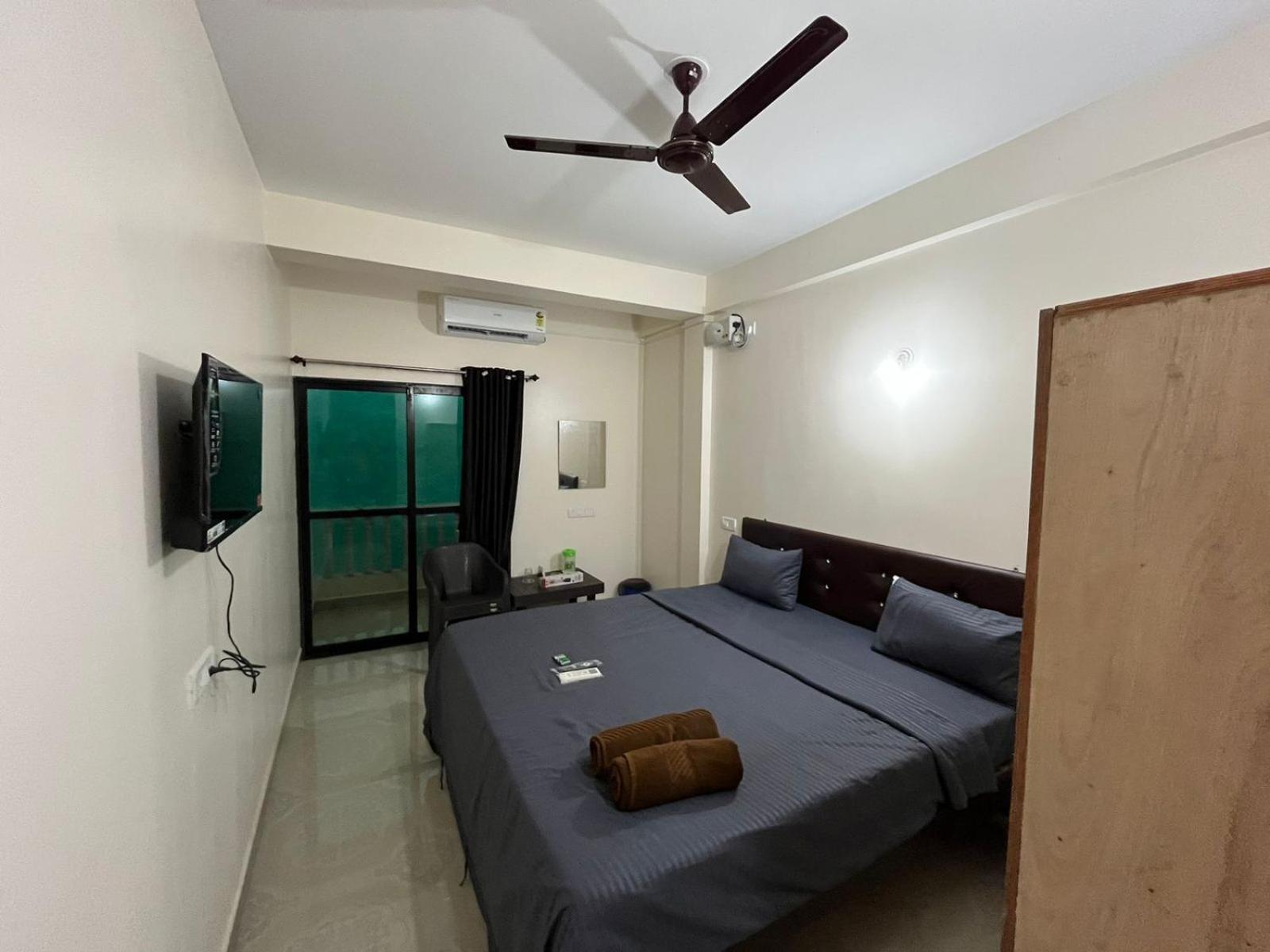Hotel Saffron Baga Bagian luar foto