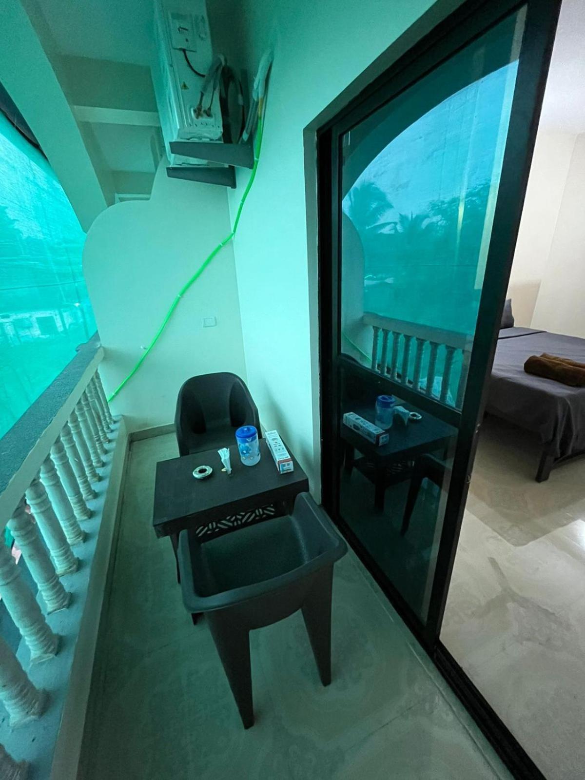Hotel Saffron Baga Bagian luar foto