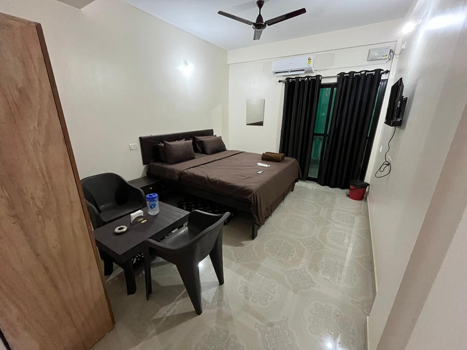 Hotel Saffron Baga Bagian luar foto