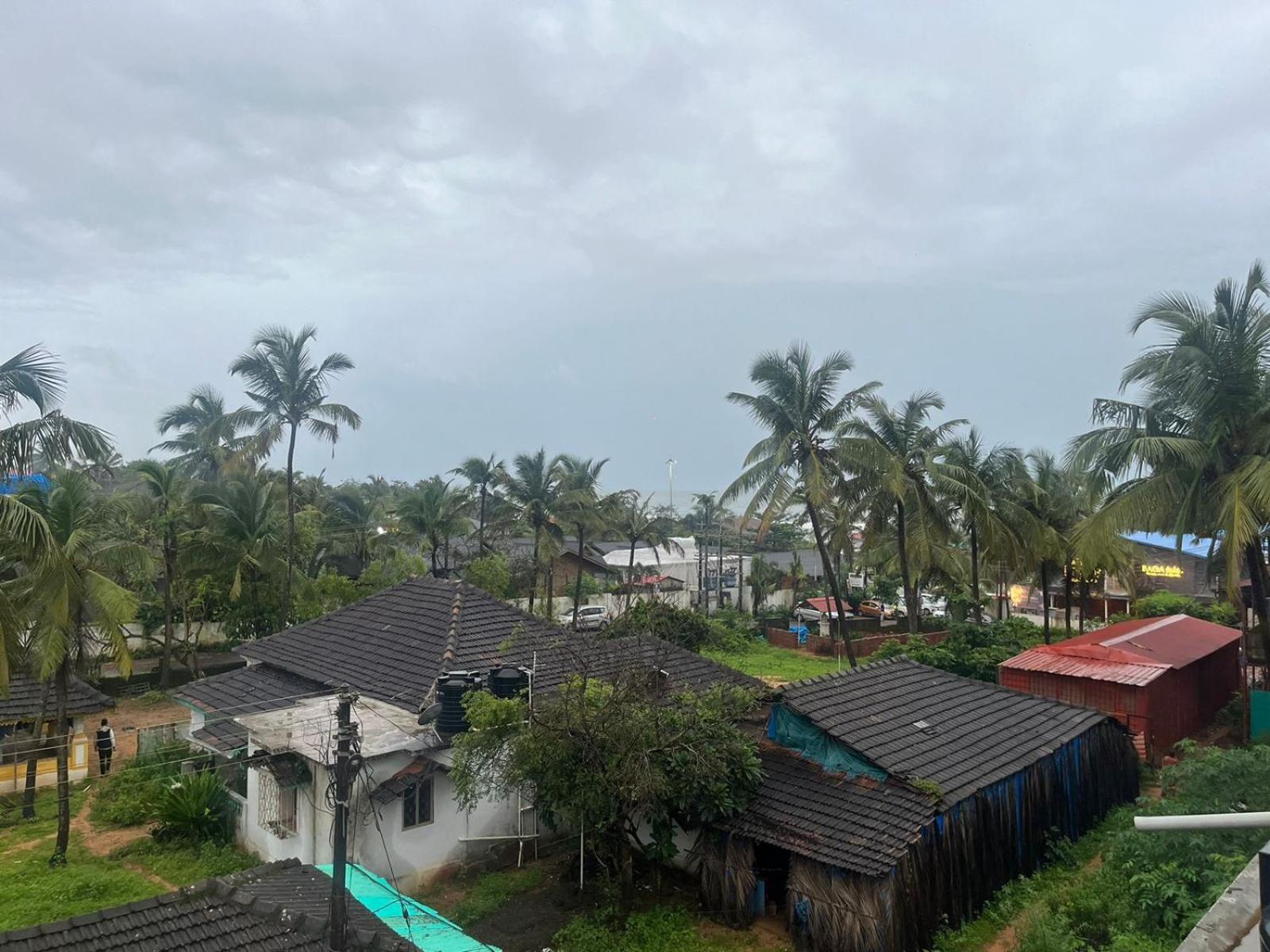 Hotel Saffron Baga Bagian luar foto